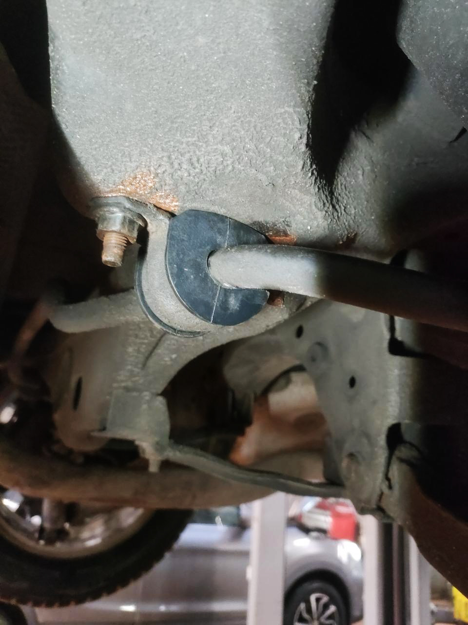 Новая втулка стабилизатора на Nissan Qashqai J11