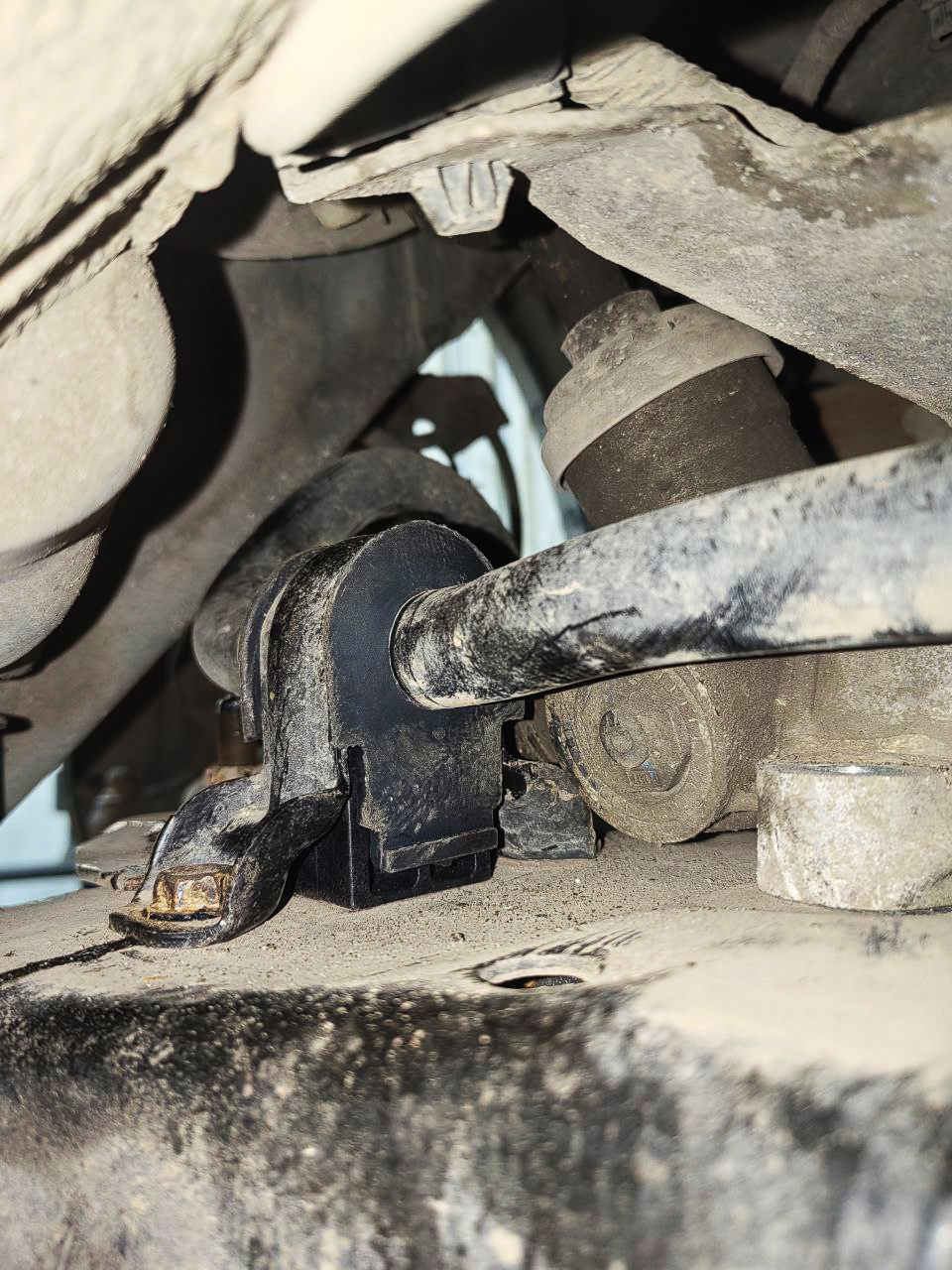 Новая втулка стабилизатора Nissan X-Trail T32